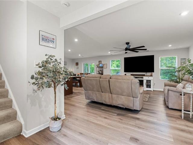 305 Lorraine DR