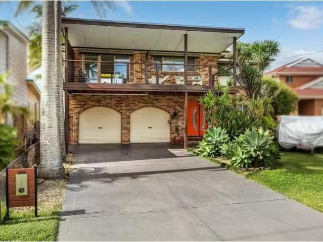 305 Lakedge Avenue, Berkeley Vale House for rent Listed by Ly.