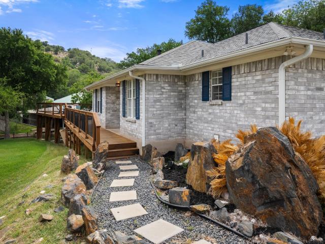 305 Mountain View