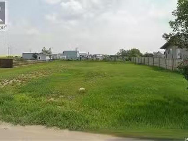 305 Mckenzie Street N, Outlook, SK, S0L 2N0 vacant land for.