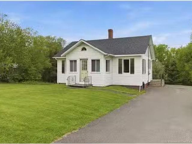 305 Pleasant Dr, Minto, NB, E4B 2S9 house for sale Listing.