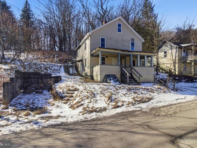 305 Quarry Avenue