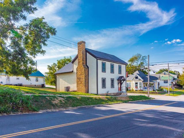 305 W Walnut Street