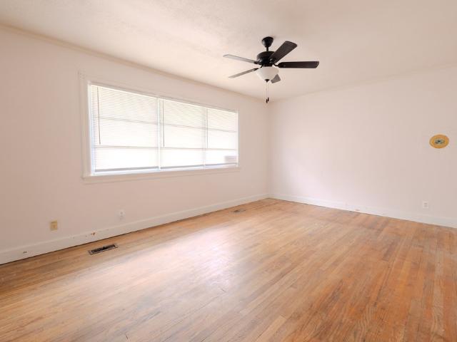 305 W Bronson St