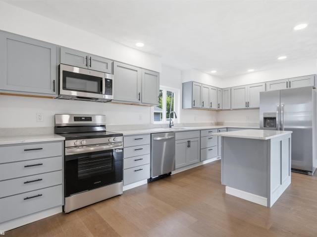 305 W Henry Street