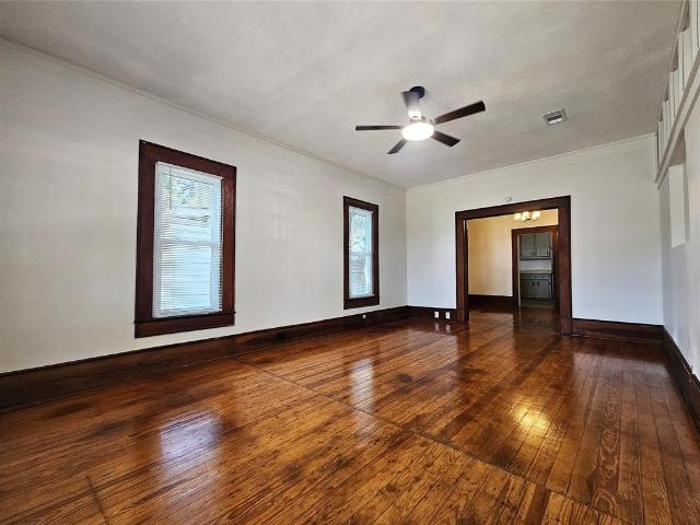 305 W Sabine Street