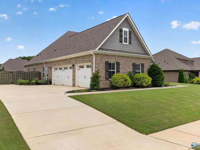 305 Woodwind Drive SW