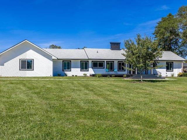 305 Waters Rd, Taylors, SC 29687
