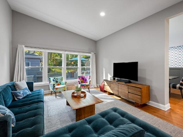 305 Wilshire Drive W