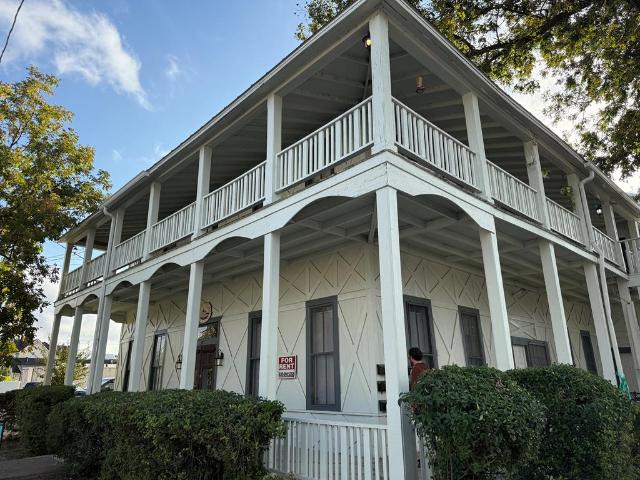 305 Tivy St, Kerrville, TX 78028 | MLS #120060
