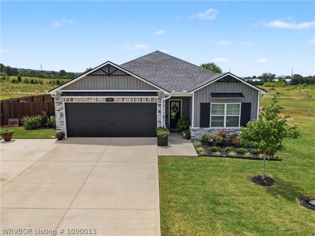305 Twisted Oak Way