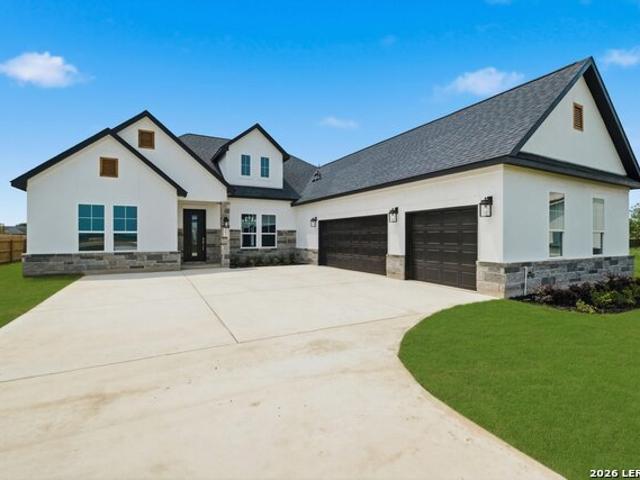 305 Venado Oaks