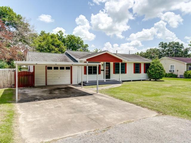 305 Yaupon St, Sweeny, TX 77480 | MLS #28245