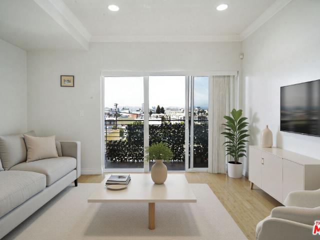 3061 W 12th Pl, Unit 308, Los Angeles, CA 90006 | MLS #26784