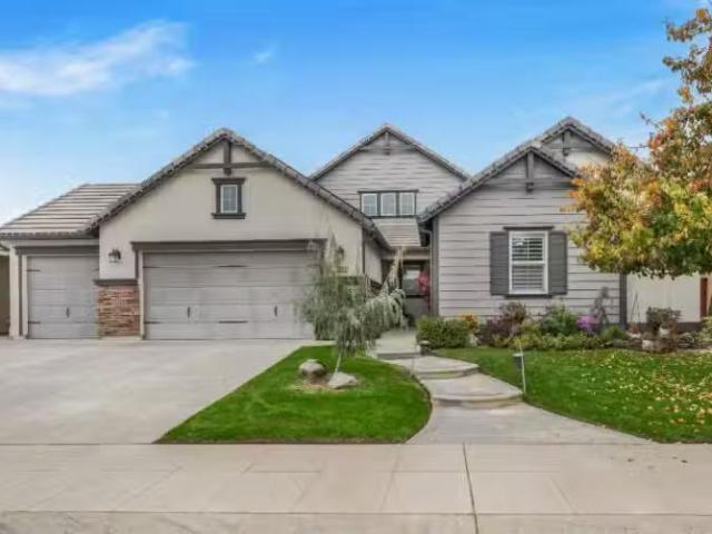 3063 ROBINWOOD AVE, CLOVIS, CA 93619
