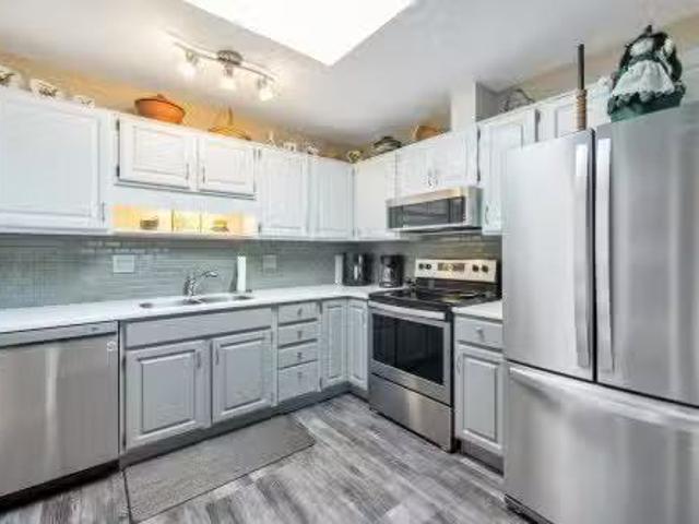 306 14950 Thrift Avenue, White Rock, BC, V4B 2J9 Single Fami.