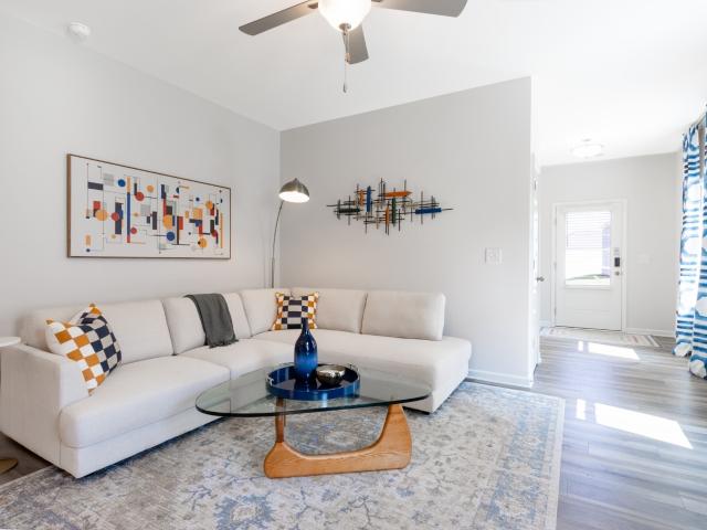 306 Claude Cir