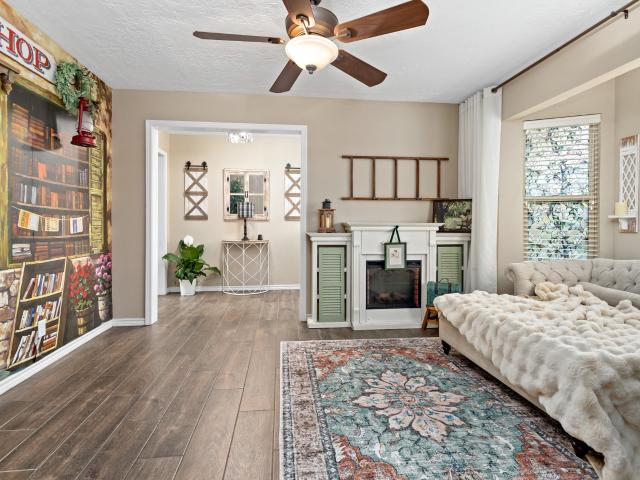 306 Creekside Loop