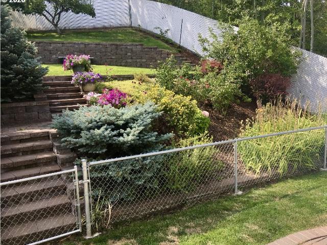 306 b ave