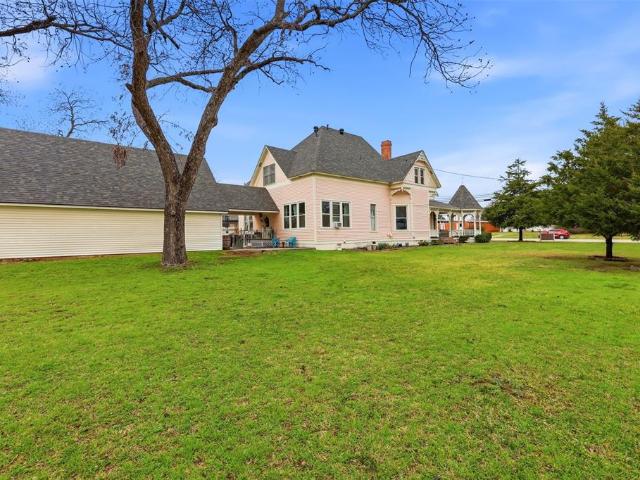 306 E Tarrant St, Bowie, TX 76230 | MLS #21208