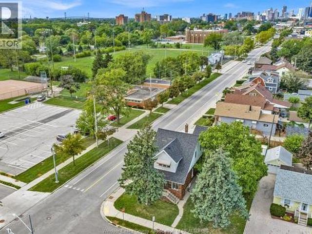 306 Foch, Windsor, ON, N8X 2V9 house for sale | Listing ID 26023 | Royal LePage