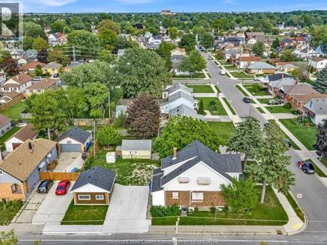 306 Foch, Windsor, ON, N8X 2V9 house for sale | Listing ID 26025 | Royal LePage