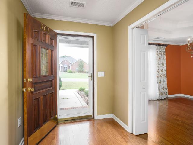 306 Highbury Dr
