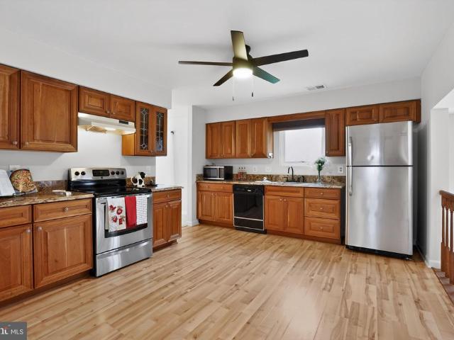 306 Lounsbury Court NE