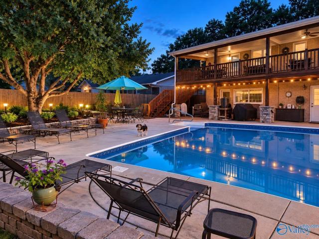 306 Spring Valley Court SW
