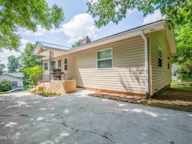 306 W Faunce Rd