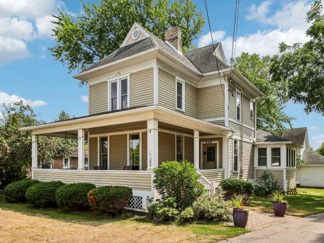 306 W Lake St