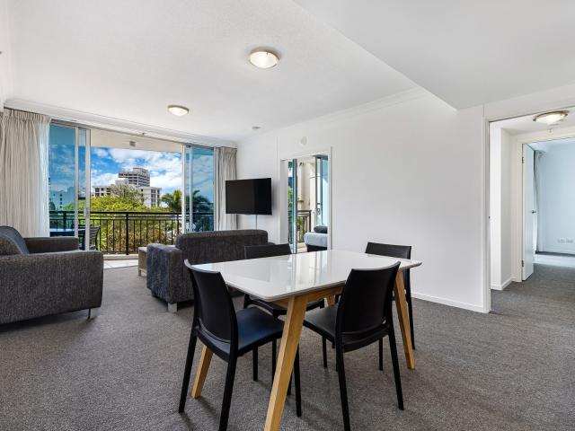 3075/23 Ferny Av