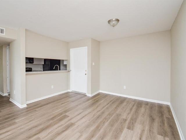 3075 Walnut Bend Lane 23