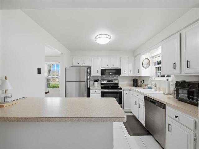 3073 Raintree Dr