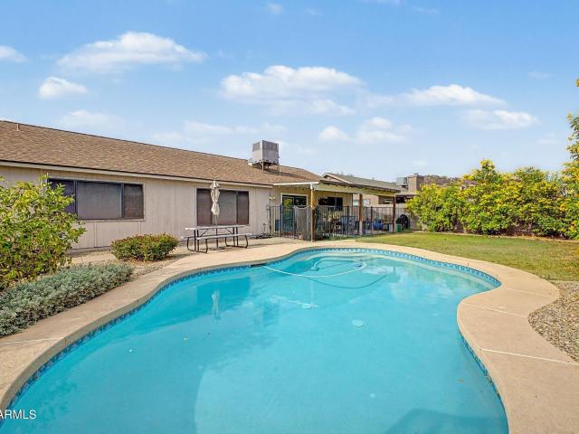 3073 w country club terrace