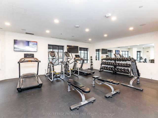 307 571 Prince Edward Drive N, Toronto