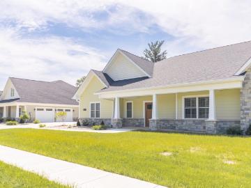 307 Blue River Dr, Knightstown, IN