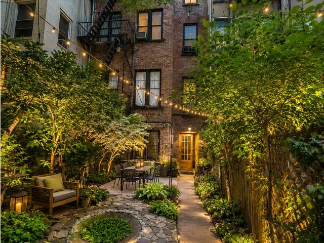 307 E 10TH Street