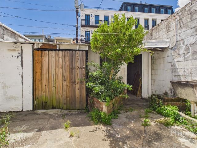 307 E York