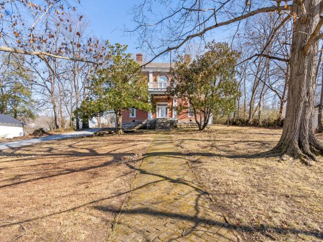 307 Vine St S