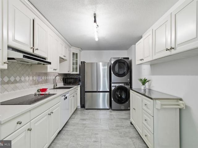 307 Yoakum Parkway # 222