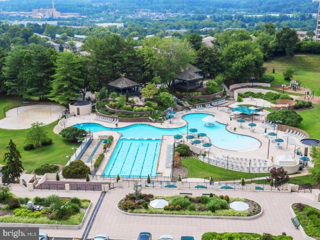 307 Yoakum Parkway # 816