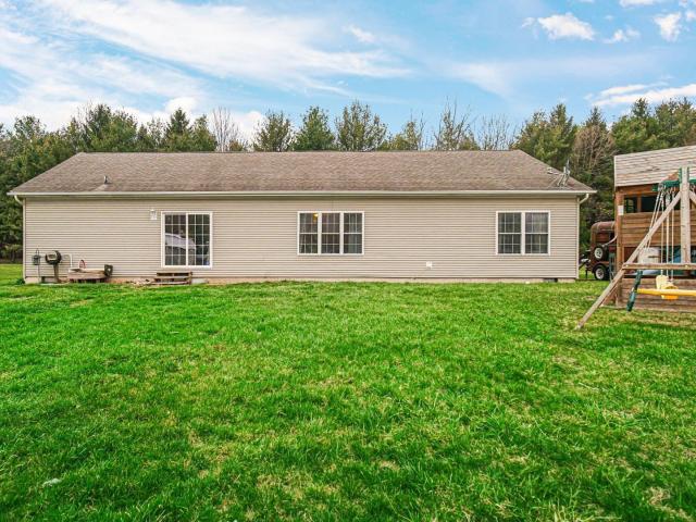 3087 River Drive