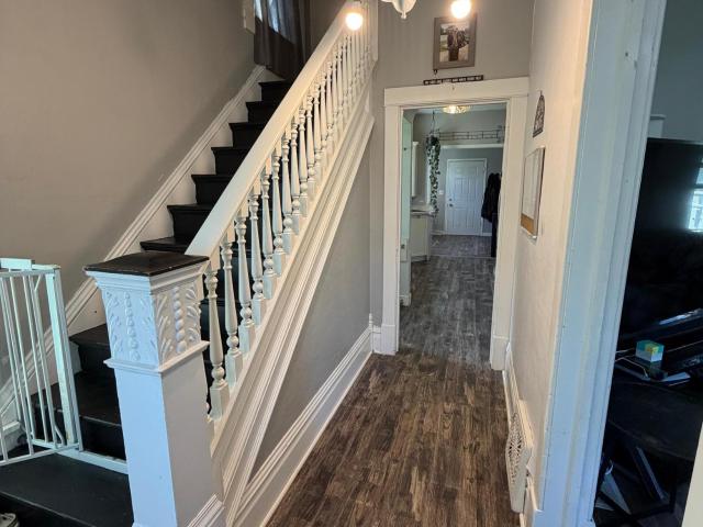 308 Center Street E