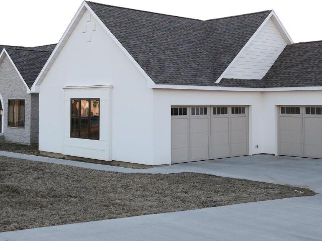 308 Arrowhead Ridge Rd, Denver, IA