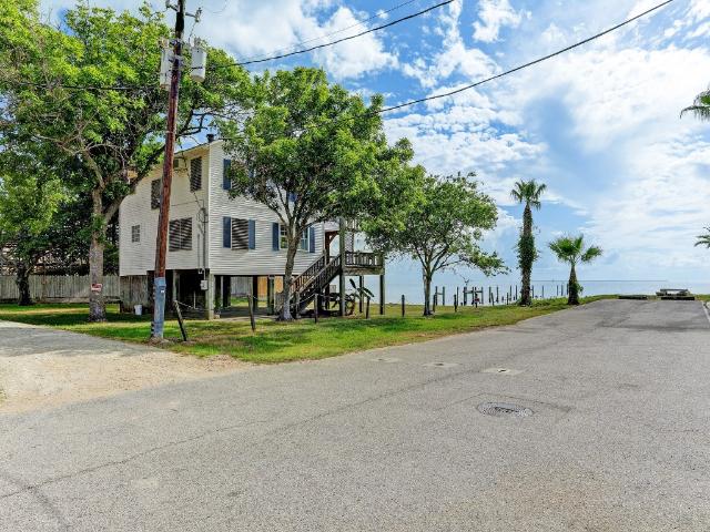 308 Bay Ave, Kemah, TX 77565 | MLS #70242