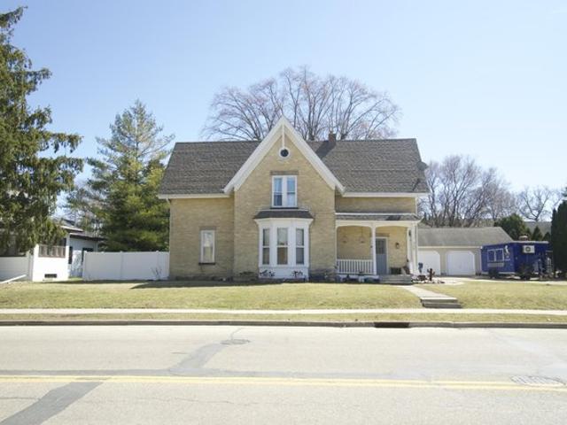 308 Kettle Moraine Dr, Slinger, WI 53086
