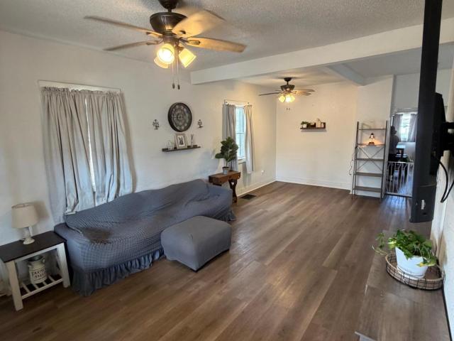 308 W Douglas Avenue