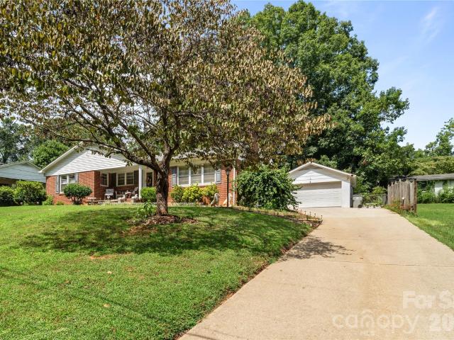 308 Taubrook Place NW
