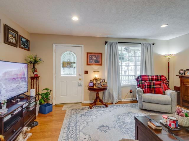 309 Bluebird Ln